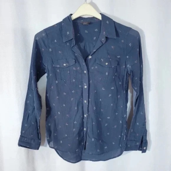Tops - Eddie Bauer Tailored Button Down Top